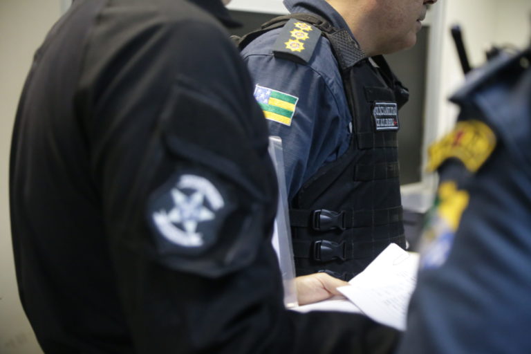 Acusado de roubar comerciante tomba em confronto com a polícia