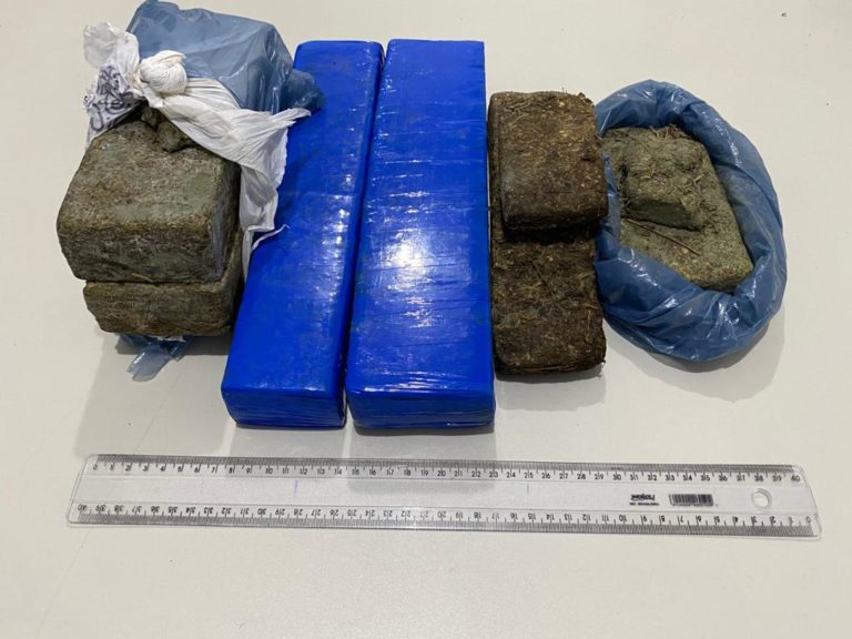 Denarc prende dupla com 5 kg de maconha