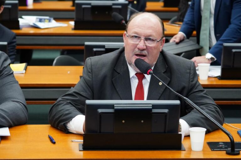João Daniel ingressa com PDL para sustar efeitos de portaria do MEC