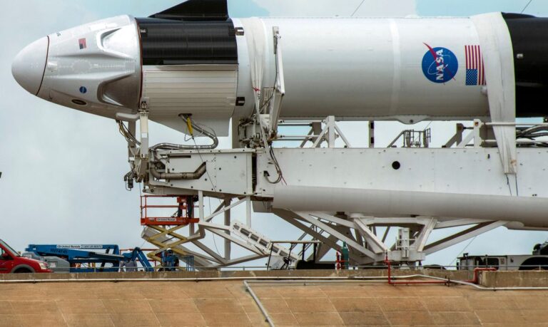 Nasa e SpaceX enviam missão tripulada ao espaço