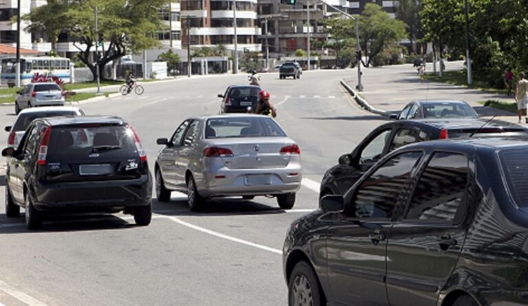 Donos de carros já podem imprimir CRLV em casa