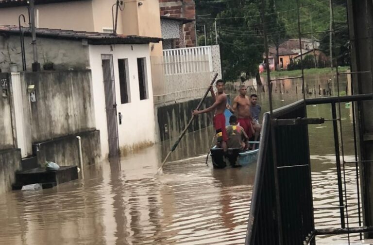 Cerca de 100 famílias estão desabrigadas em Laranjeiras