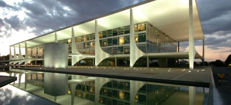 Pacientes com câncer aguardam derrubada de veto presidencial para ter acesso a tratamento