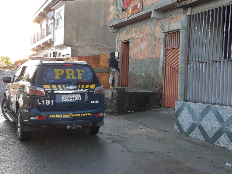 PRF flagra motoristas embriagados dirigindo na BR-235