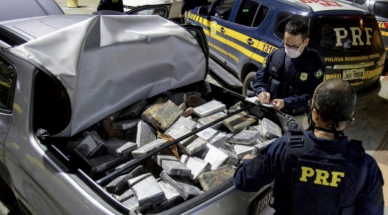 PRF prende motorista com 600 kg de cocaína na BR-101