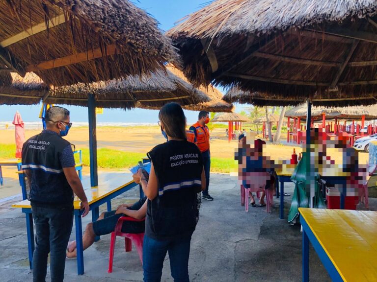 Bares e restaurantes localizados nas praias de Aracaju são fiscalizados