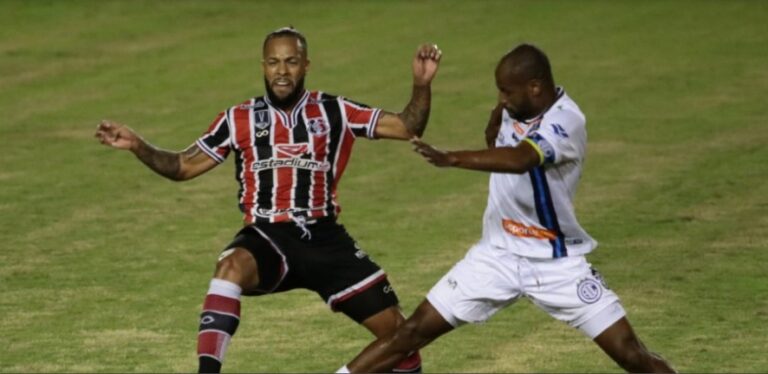 Confiança bate Santa Cruz nos pênaltis e chega à semifinal da Copa do Nordeste pela 1ª vez