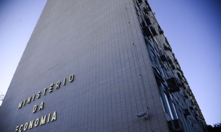 Reforma cria 5 novos tipos de vínculos para servidores, apenas 1 com estabilidade