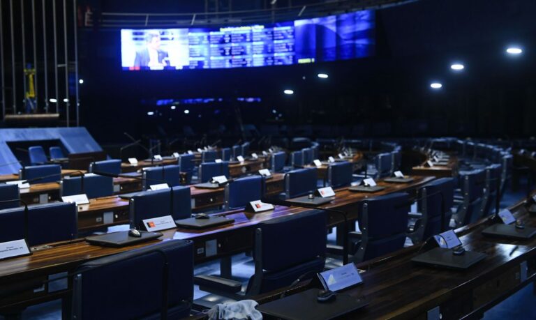 Senado vota nesta terça PEC do Fundeb permanente
