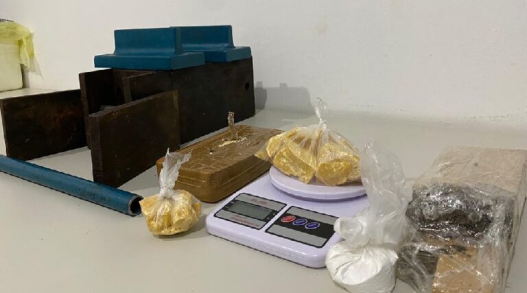Denarc fecha ponto de manipulação e prensagem de drogas em Aracaju