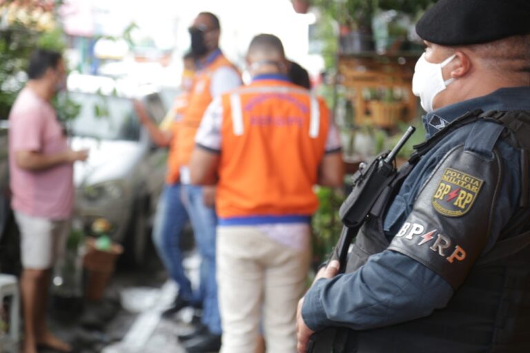 Procon, PM e Defesa Civil fiscalizam Centro Comercial de Aracaju