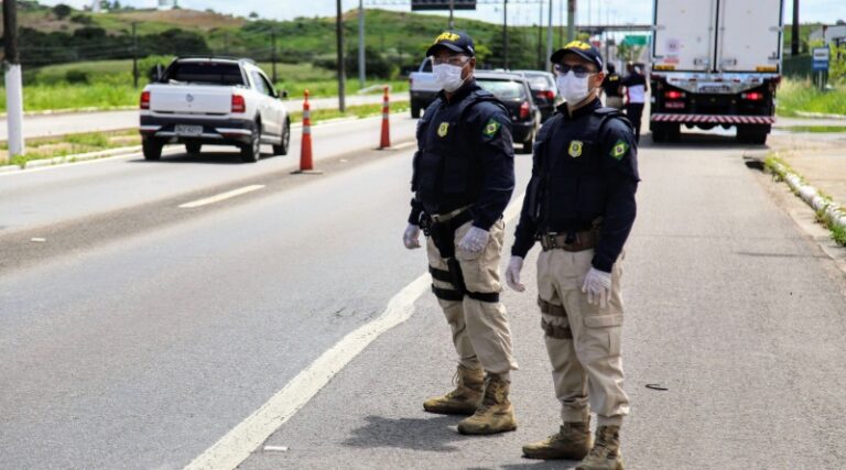 PRF flagra caminhão adulterado na BR-235