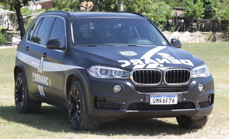 BMW utilizada por traficantes é apreendida e transformada em viatura do Denarc