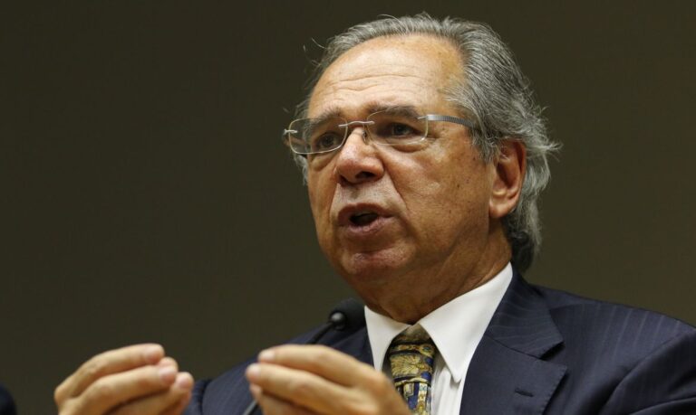 Valor médio de auxílio emergencial será de R$ 250, diz Guedes