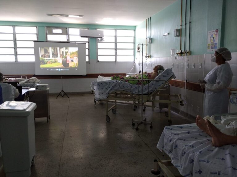 Hospital de Estância implanta ‘cinema’ para os pacientes covid