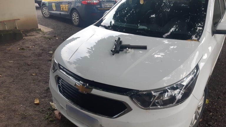 Polícia Rodoviária Federal apreende submetralhadora na BR-101