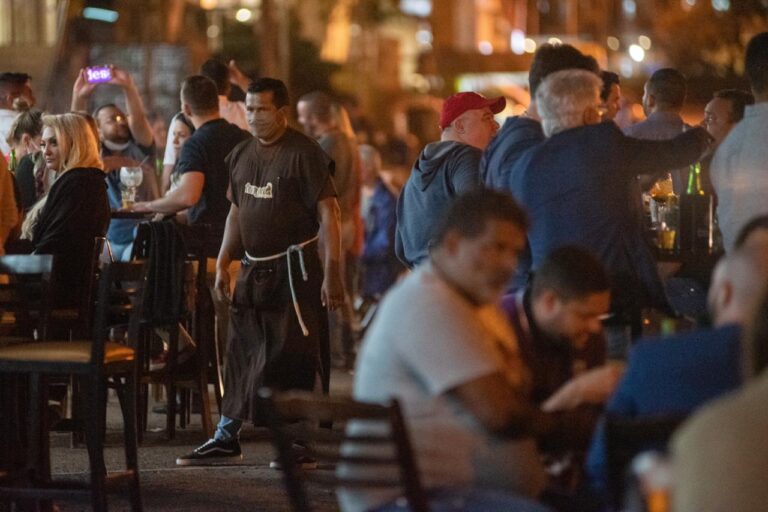 Bares e restaurantes poderão ser fechados se desrespeitarem normas sanitárias