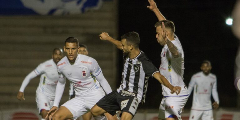 Botafogo vence o Paraná e avança na Copa do Brasil
