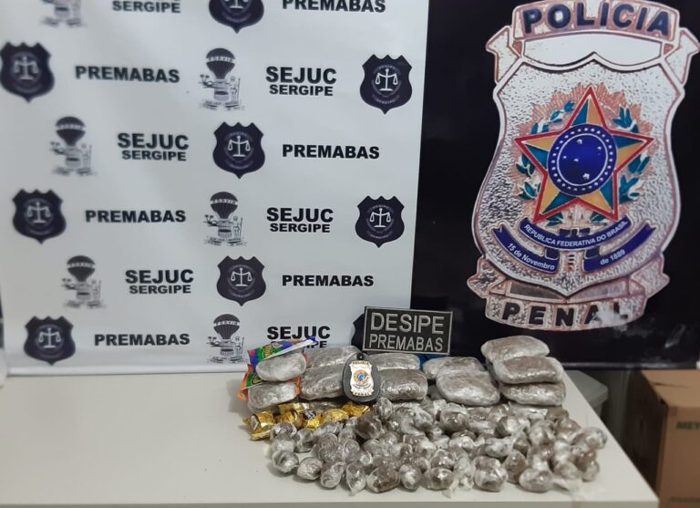 Mulher é flagrada com maconha escondida em pacotes de macarrão