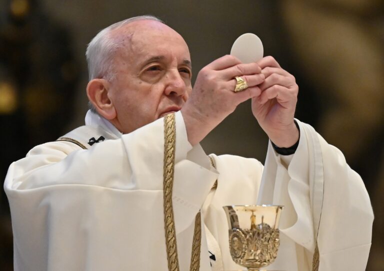 Papa Francisco doa respiradores para o Hospital São José