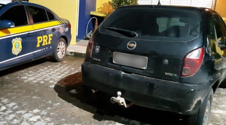 PRF recupera na BR-235 veículo roubado, supostamente utilizado em assaltos