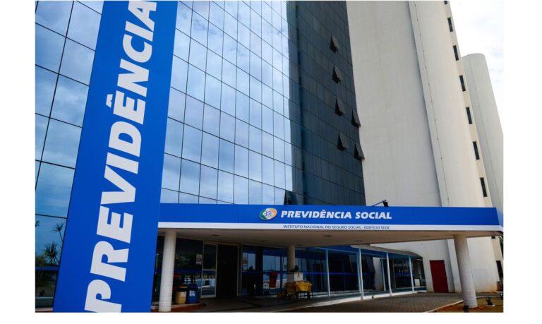 Técnicos e analistas do INSS decidem permanecer em trabalho remoto