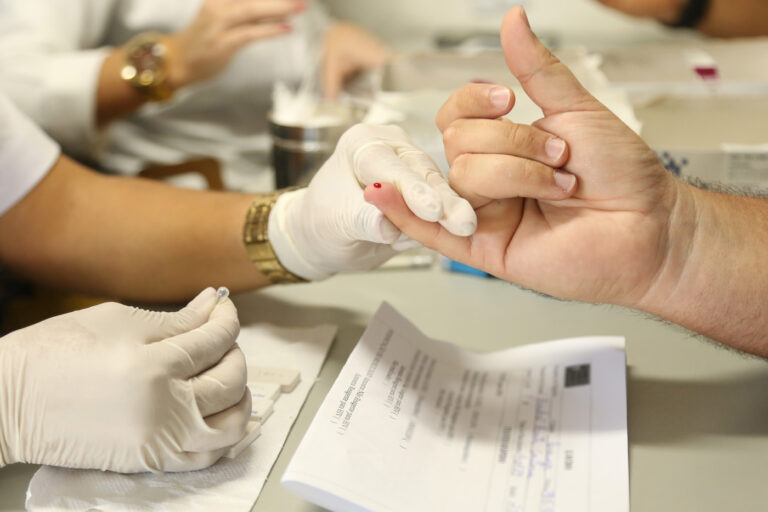 Secretaria Municipal de Saúde oferece testes para detecção de HIV