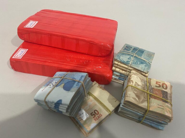 Denarc prende dupla suspeita de tráfico e apreende mais de R$ 32 mil