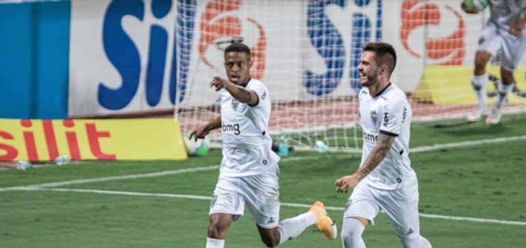 Atlético-MG vence o Atlético-GO e assume a liderança do Brasileirão