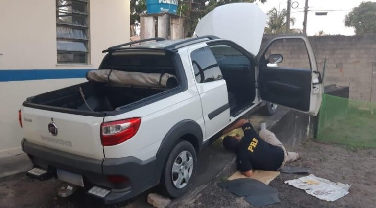 PRF recupera na BR-101 veículo roubado
