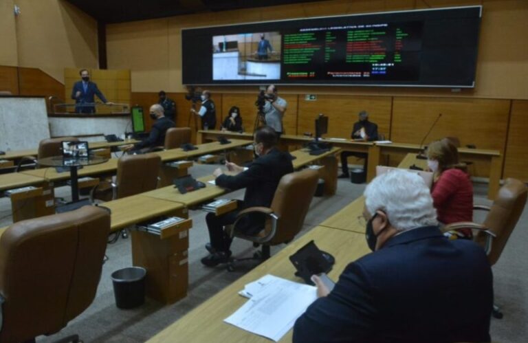 Deputados aprovam projeto que parcela débitos fiscais