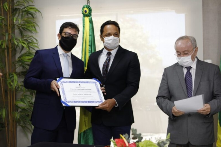Delegado Adelmo Pelágio recebe título de Cidadão Sergipano