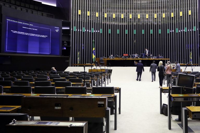 Câmara aprova diretrizes para o retorno às aulas presenciais