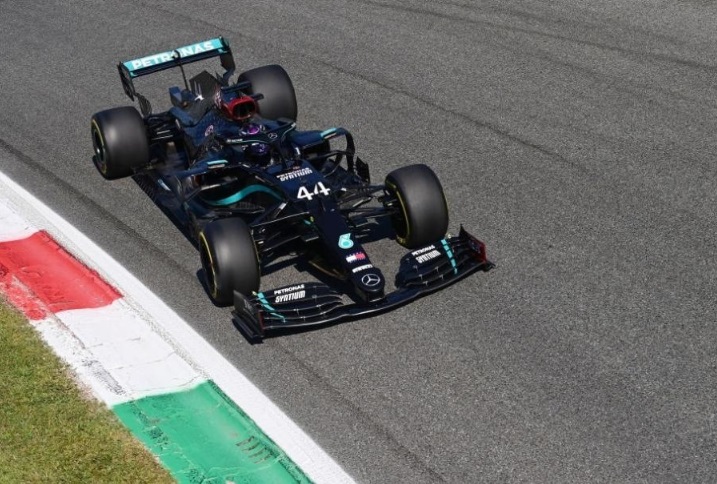 Hamilton estabelece recorde e faz a pole no GP da Itália