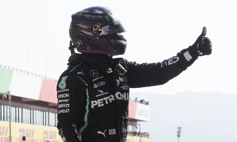 Mercedes larga na frente no GP da Toscana de Fórmula 1