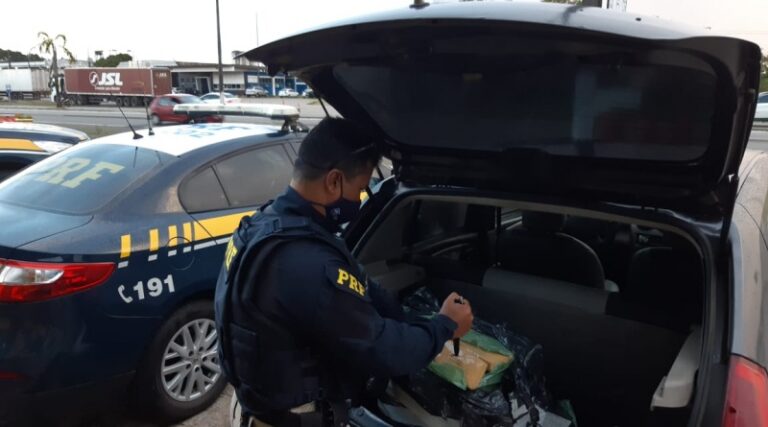 PRF apreende 56 quilos de maconha na BR-101