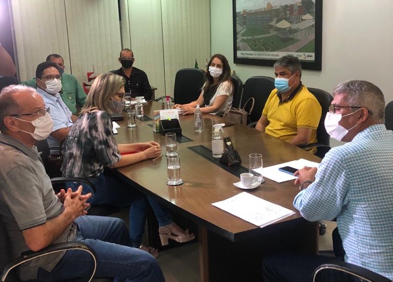 Vendedores licenciados do Terminal Rodoviário Luiz Garcia se comprometem a desocupar boxes no dia 3 de janeiro