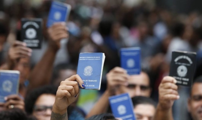 No setor privado, número de pessoas com carteira assinada segue estável
