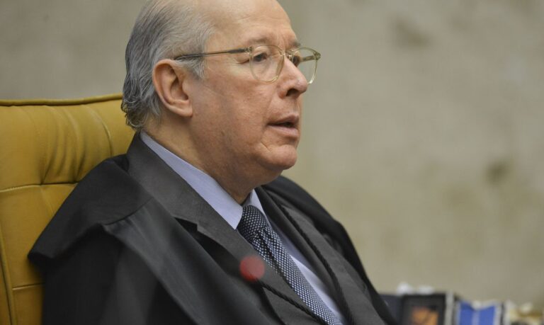 Celso de Mello é homenageado em última sessão de colegiado do STF