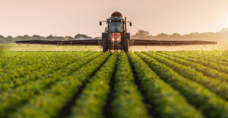 Comprar ou alugar máquinas agrícolas, qual a melhor opção?
