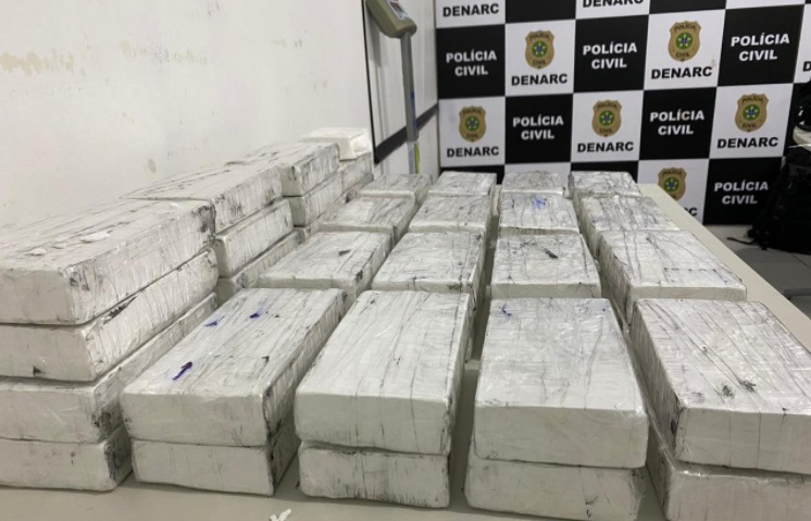 PC apreende mais de 50 quilos de cocaína e material de campanha eleitoral