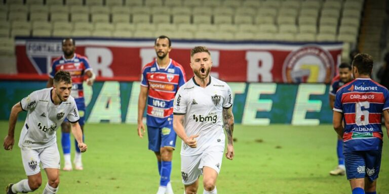 Com um a menos, Fortaleza vence o líder Atlético (MG)