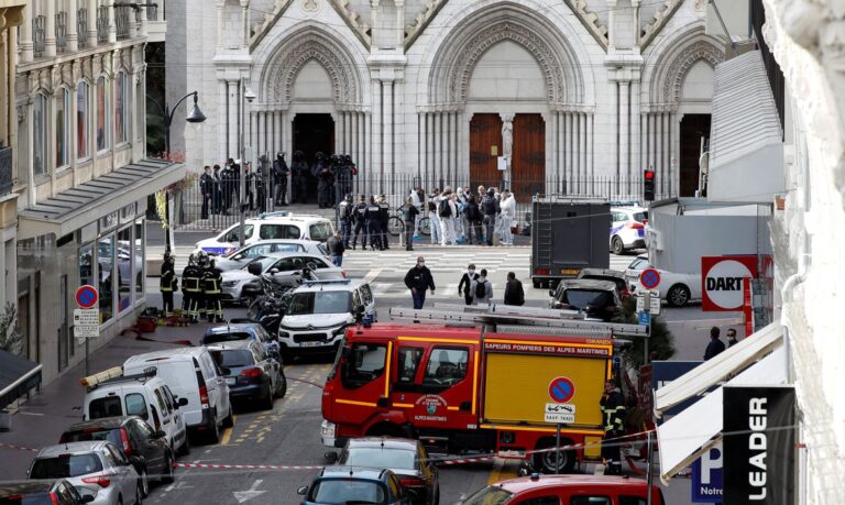 Esfaqueamento no interior de igreja deixa três mortos na França