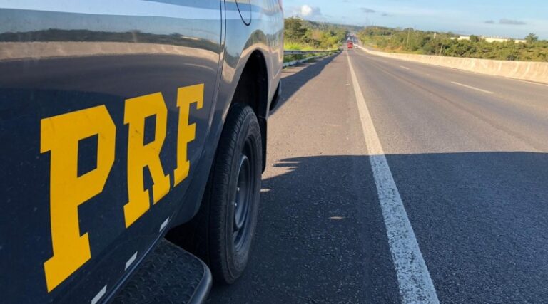 PRF prende dois motociclistas que faziam “racha” na BR-101
