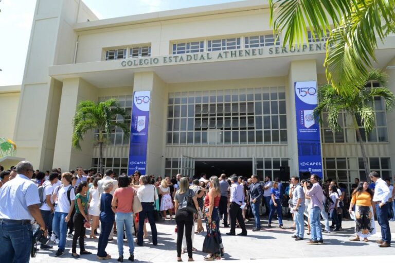 Mais de 21 mil alunos da rede estadual vão retornar às aulas presenciais a partir desta terça-feira, 17
