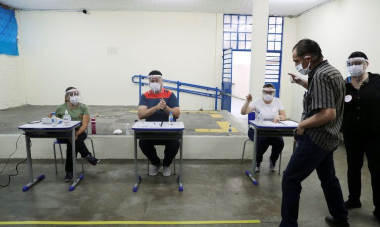 Veja como se proteger da covid-19 durante a votação deste domingo
