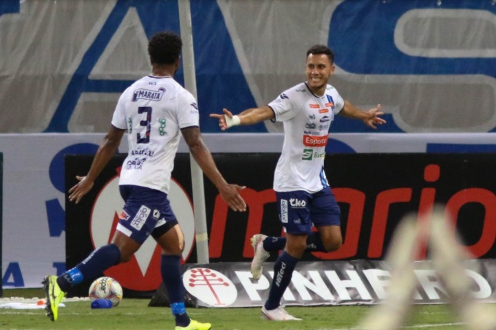 Em pleno Mineirão, Confiança surpreende e bate Cruzeiro por 2 a 1