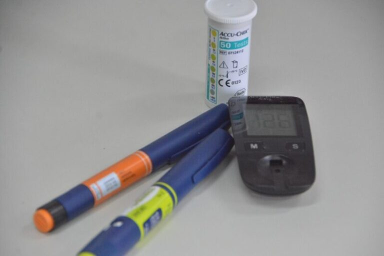 Campanha Novembro Diabetes Azul conscientiza sobre a doença