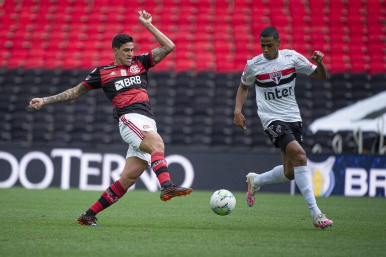 Com Ceni, Flamengo encara São Paulo pelas quartas da Copa do Brasil