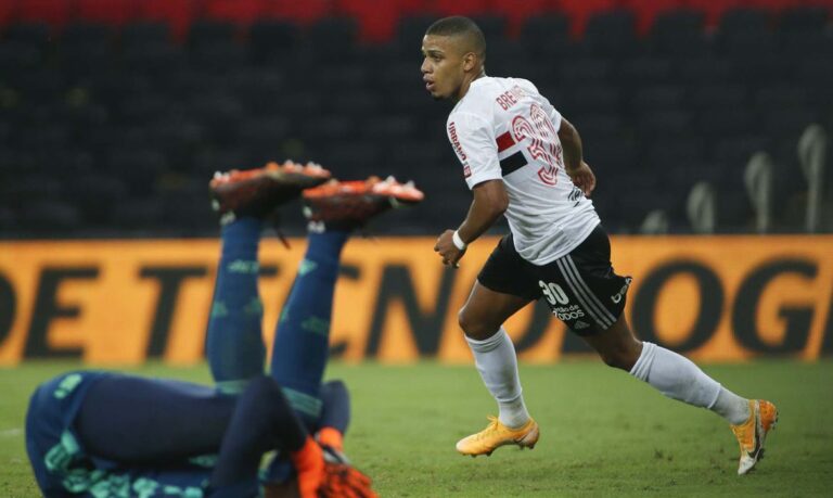 São Paulo ofusca estreia de Ceni e derrota Flamengo